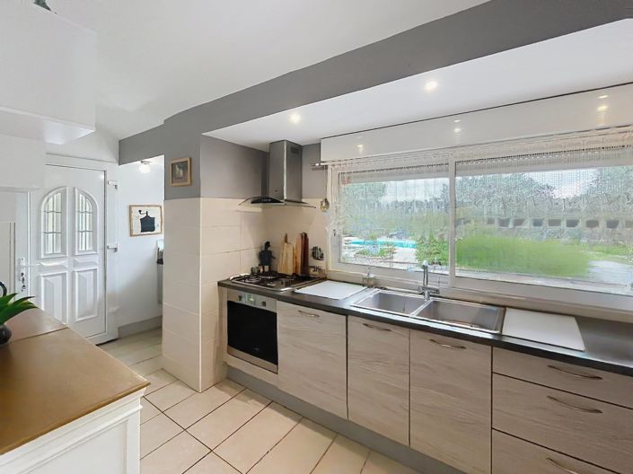 Image No.9-5 Bed House for sale