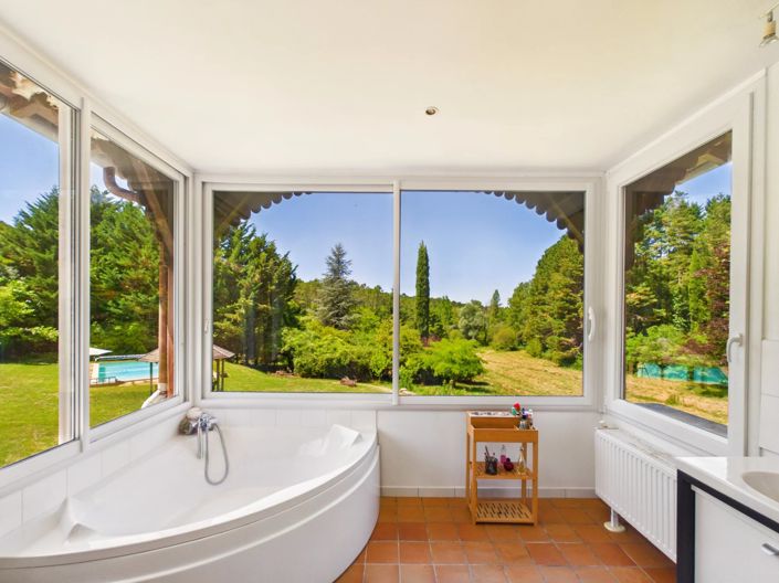 Image No.8-8 Bed House for sale