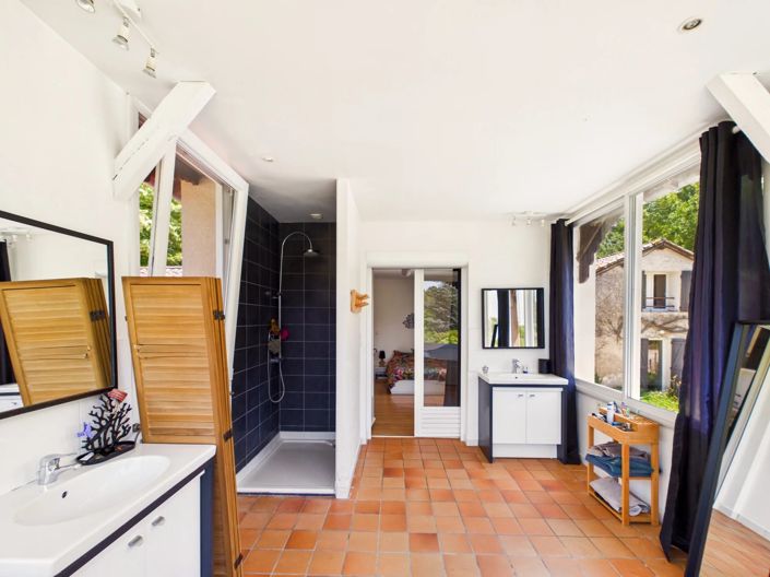 Image No.9-8 Bed House for sale