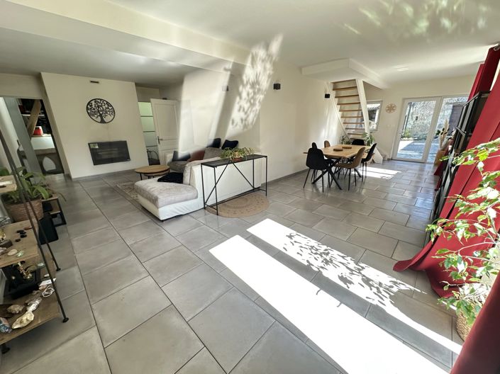 Image No.3-8 Bed House for sale