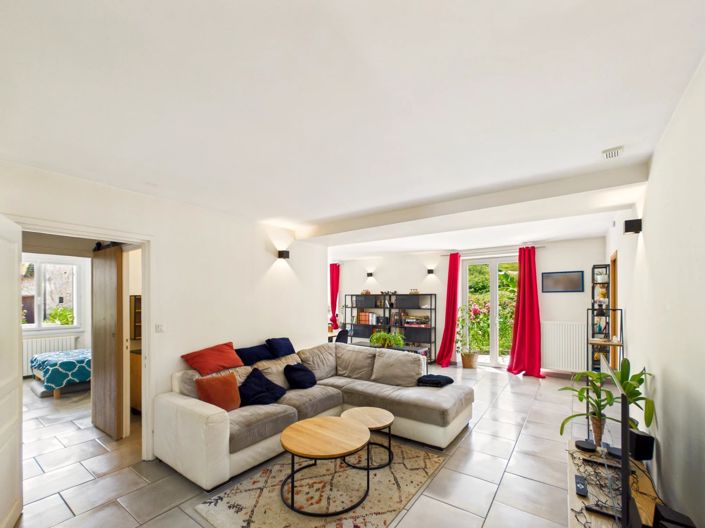 Image No.3-8 Bed House for sale
