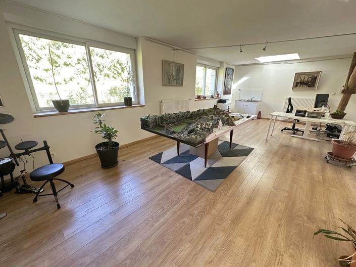 Image No.6-8 Bed House for sale