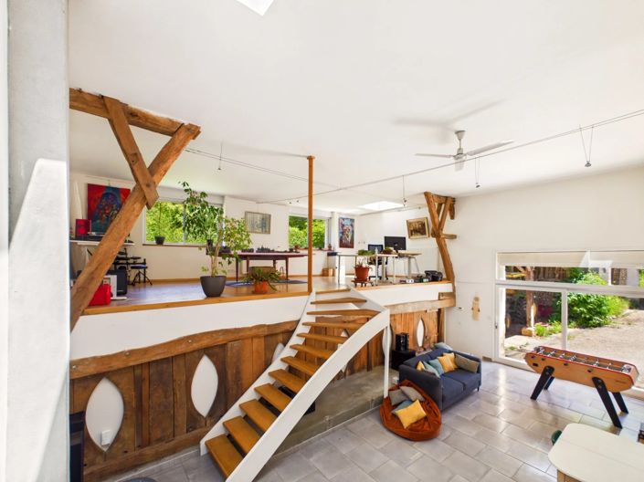 Image No.5-8 Bed House for sale