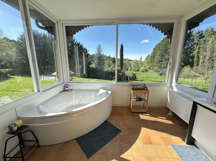 Image No.8-8 Bed House for sale