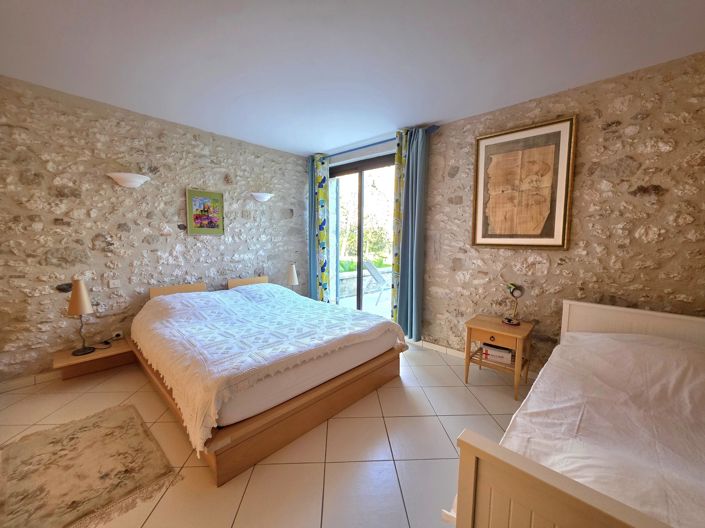 Image No.10-3 Bed House for sale