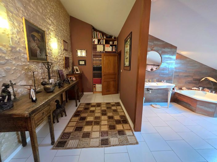 Image No.13-3 Bed House for sale