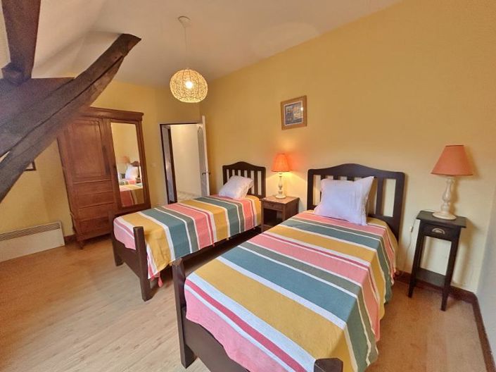 Image No.11-10 Bed House for sale