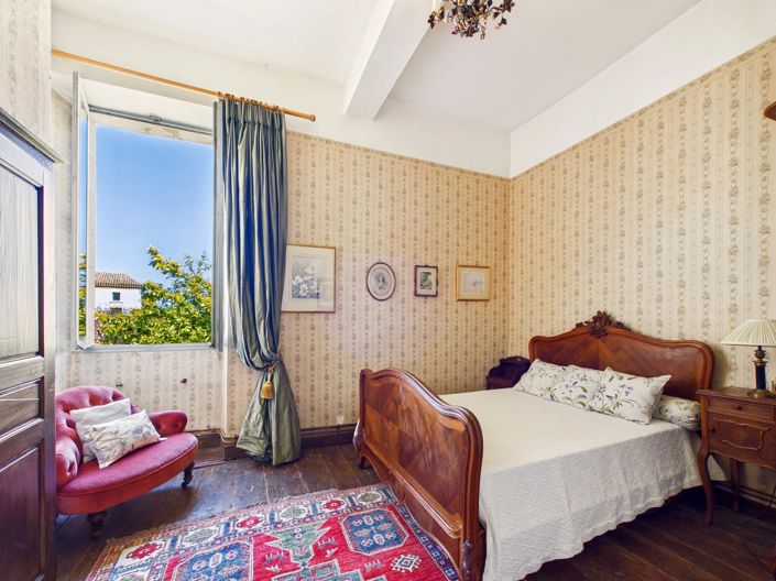 Image No.10-7 Bed House for sale