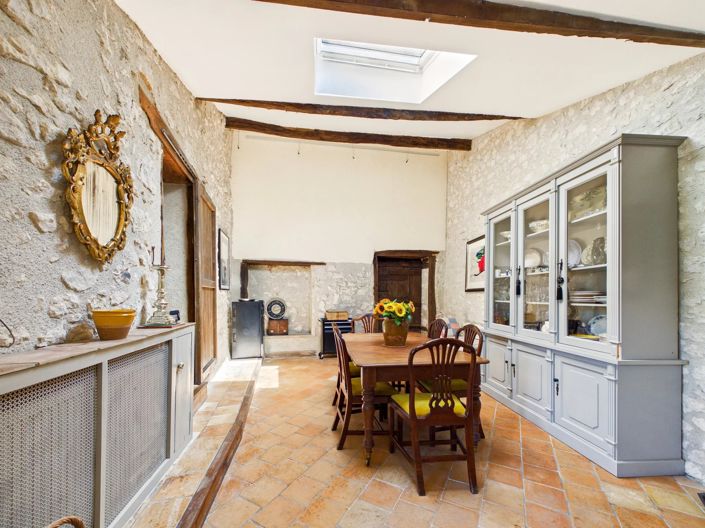 Image No.8-7 Bed House for sale