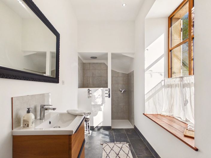 Image No.11-7 Bed House for sale