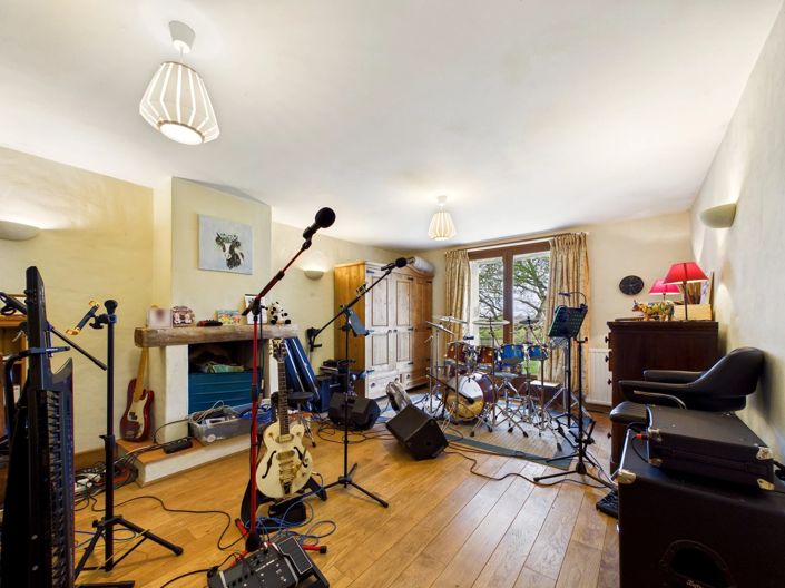 Image No.11-11 Bed House for sale