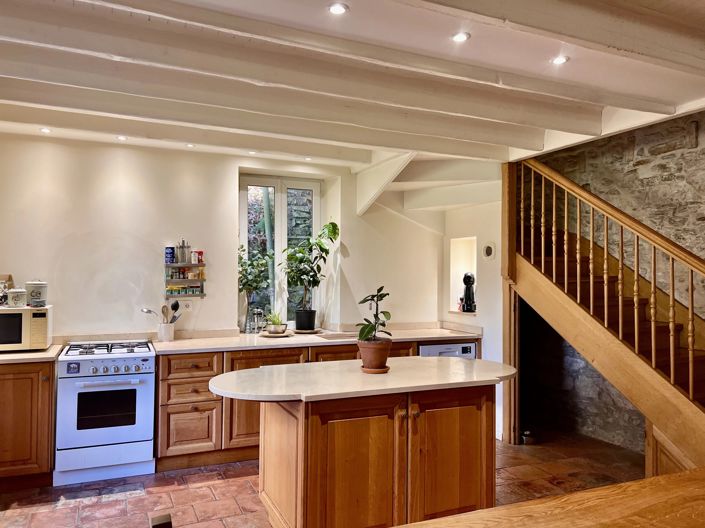 Image No.7-5 Bed House for sale