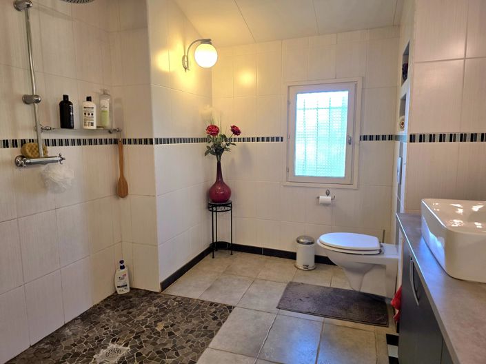 Image No.10-3 Bed House for sale