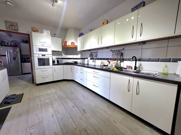 Image No.3-3 Bed House for sale