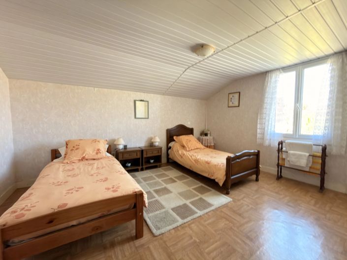 Image No.10-5 Bed House for sale