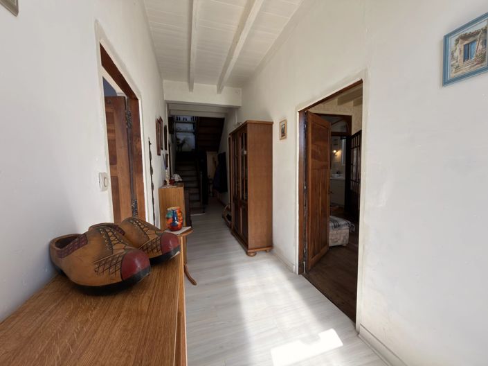 Image No.6-5 Bed House for sale