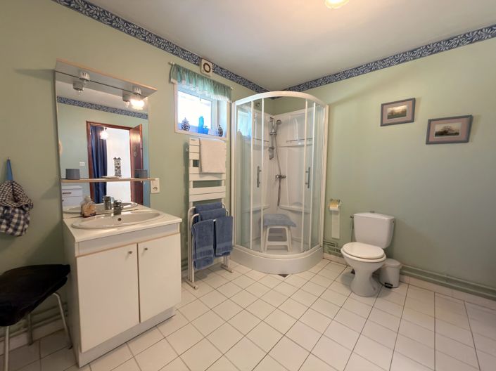 Image No.8-5 Bed House for sale