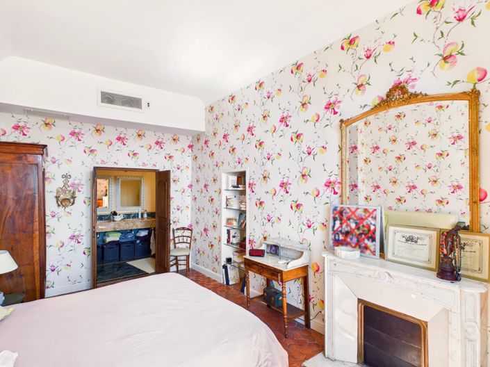 Image No.10-3 Bed Property for sale