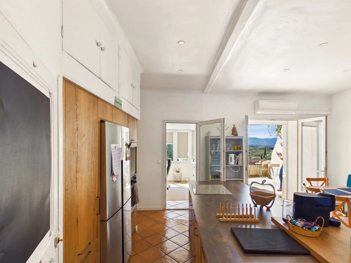 Image No.4-6 Bed House for sale