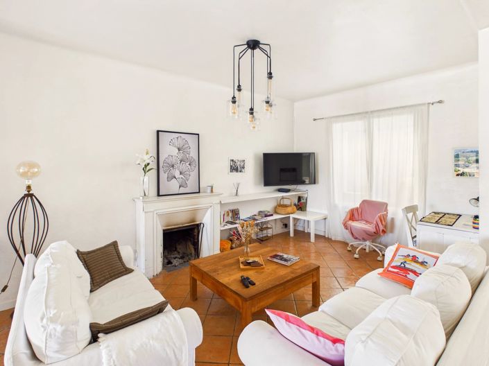 Image No.8-6 Bed House for sale