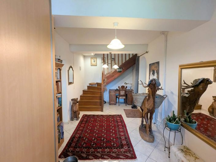 Image No.5-10 Bed House for sale