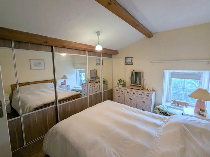 Image No.8-10 Bed House for sale