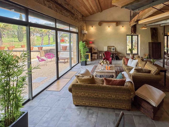 Image No.8-8 Bed House for sale