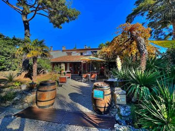 1 - Tourtour, Commercial