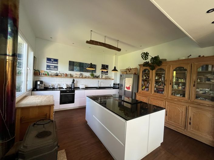 Image No.3-4 Bed House for sale