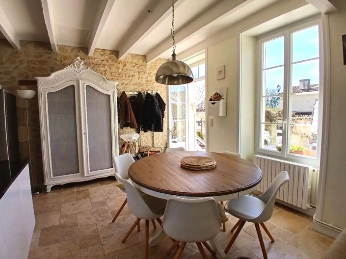 Image No.4-8 Bed House for sale