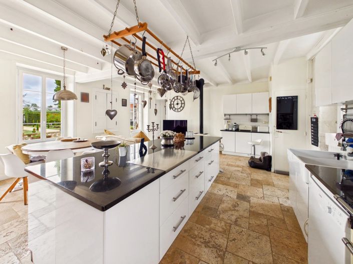 Image No.4-8 Bed House for sale