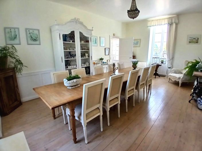 Image No.5-8 Bed House for sale