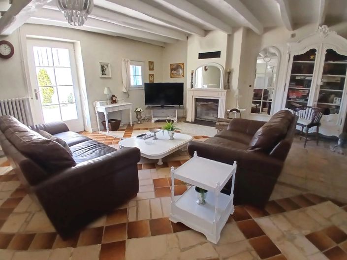 Image No.6-8 Bed House for sale