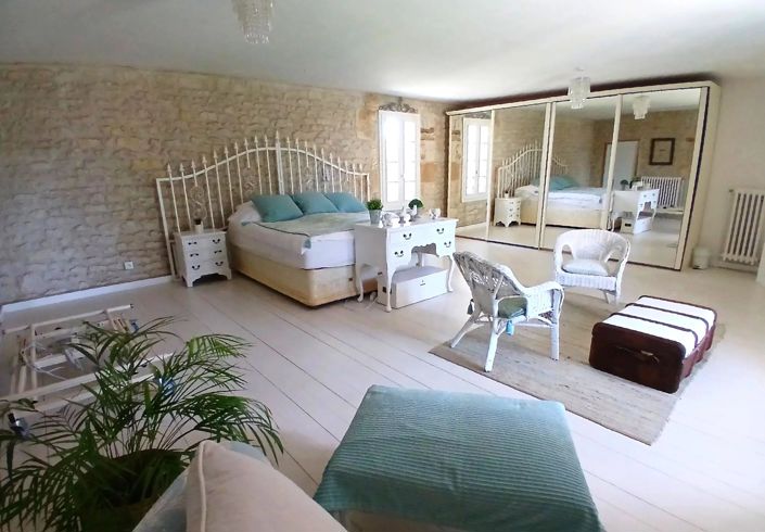 Image No.7-8 Bed House for sale