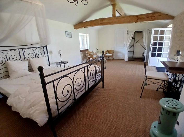 Image No.8-8 Bed House for sale