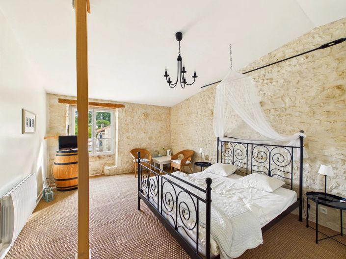 Image No.9-8 Bed House for sale