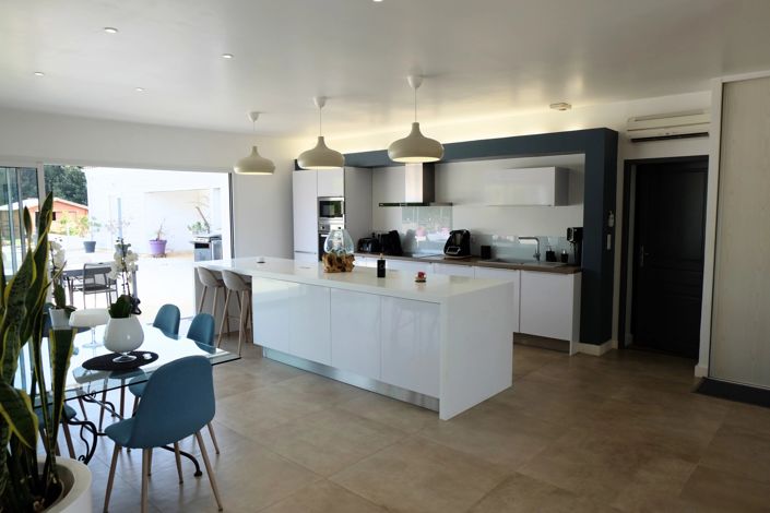 Image No.8-4 Bed House for sale