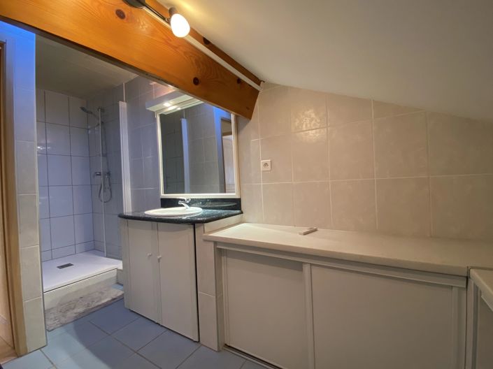 Image No.9-6 Bed House for sale