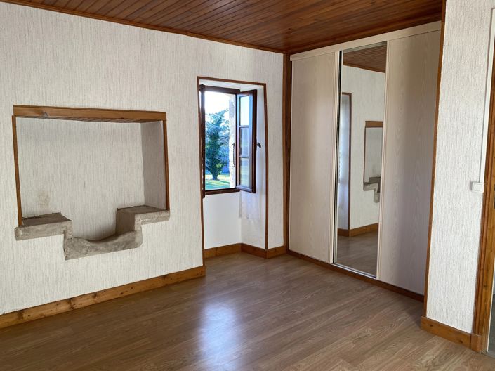 Image No.10-3 Bed House for sale