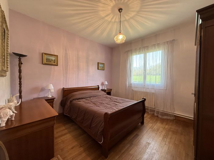 Image No.8-4 Bed House for sale