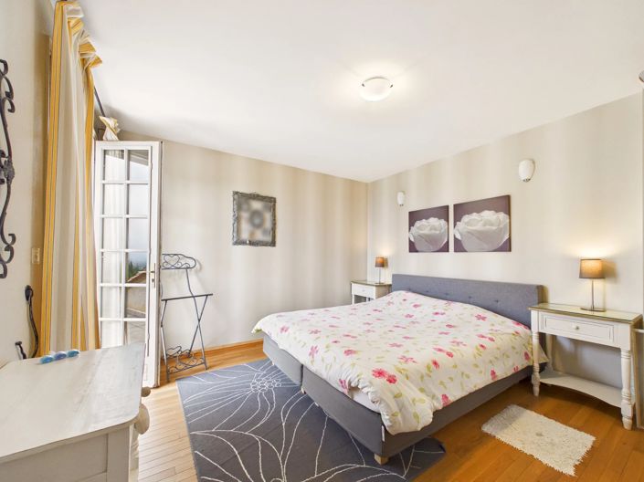 Image No.10-3 Bed House for sale