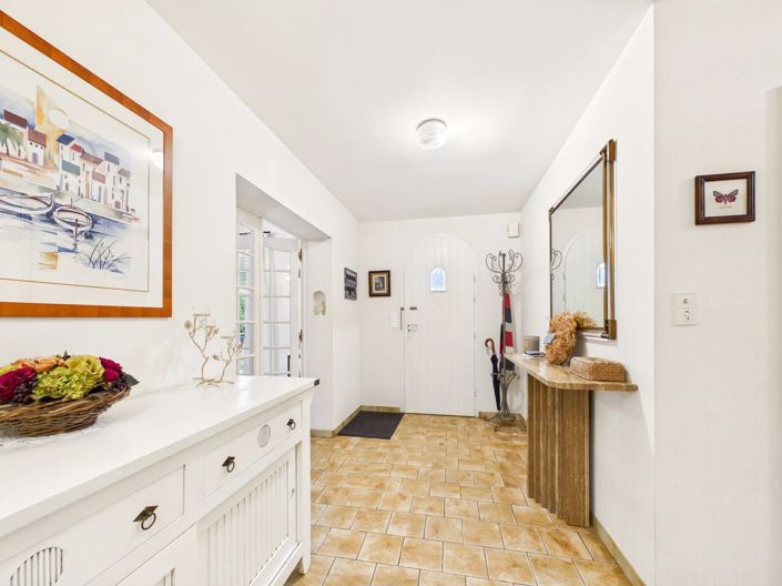 Image No.9-3 Bed House for sale