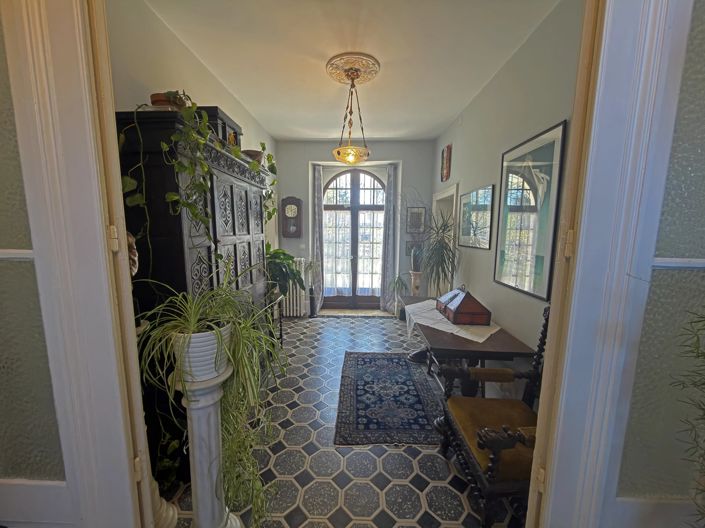 Image No.6-5 Bed House for sale