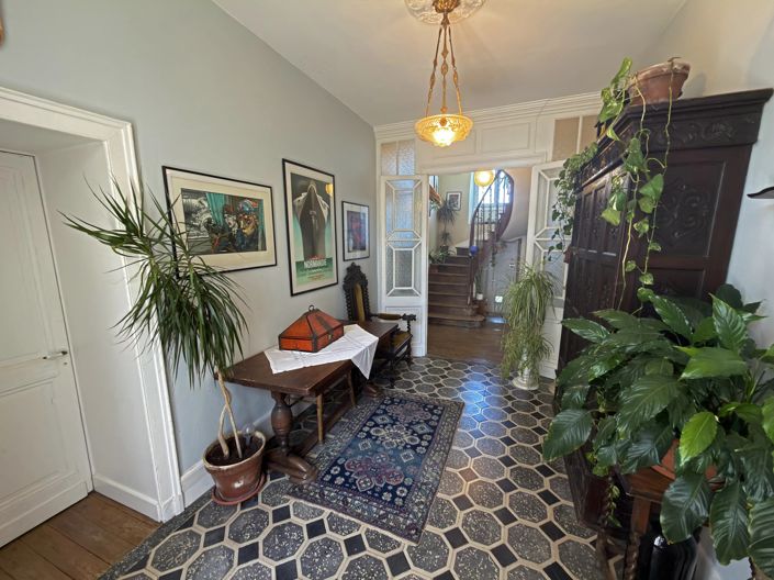 Image No.8-5 Bed House for sale