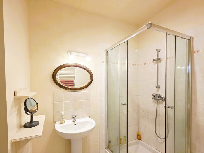 Image No.12-10 Bed House for sale