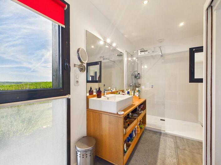 Image No.8-5 Bed House for sale