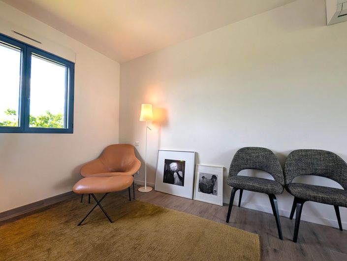 Image No.11-2 Bed House for sale