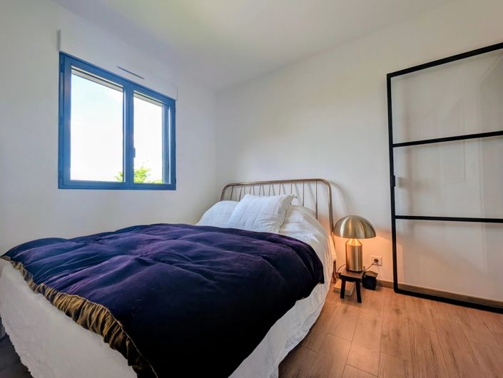 Image No.12-2 Bed House for sale