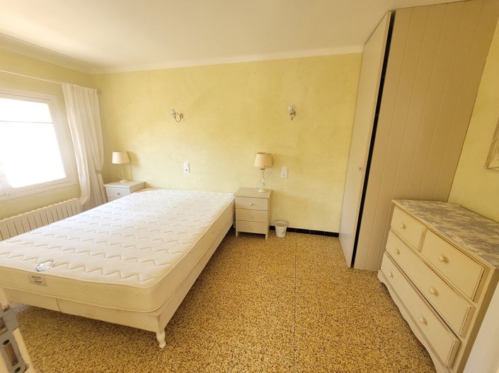 Image No.11-3 Bed House for sale