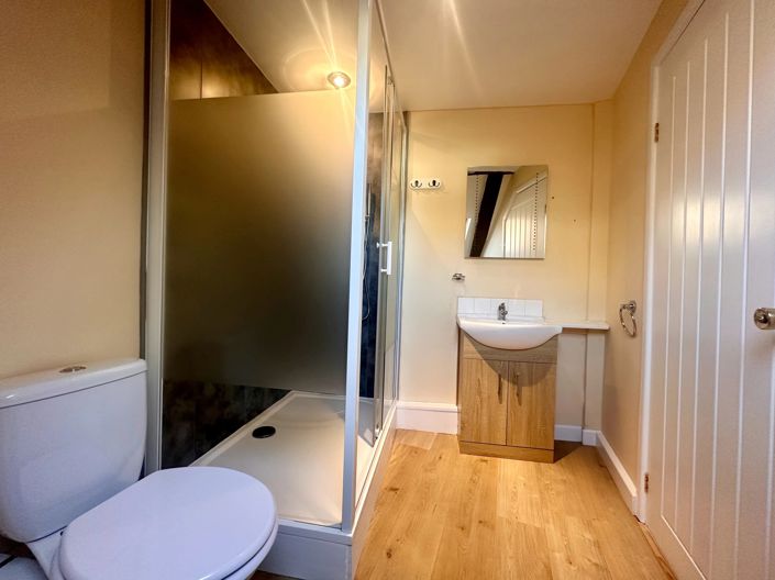 Image No.10-5 Bed House for sale